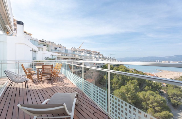 Apartment 'Chalet Villa Turistica Faro Cullera' with Sea View, Wi-Fi and Air Conditioning