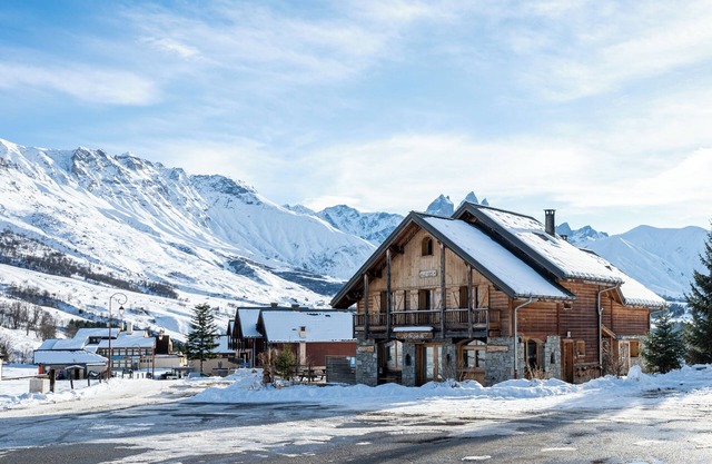 Apartment 'Chalet Zénaïde' with Mountain View, Private Terrace and Wi-Fi