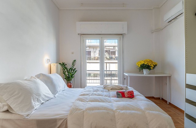 Apartment 'Charming Central Apt with Parking' with Balcony, Wi-Fi and Air Conditioning