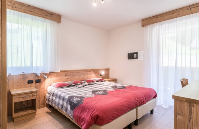 Apartment Ciasa Rosa with Mountain View, Balconies & Shared Garden