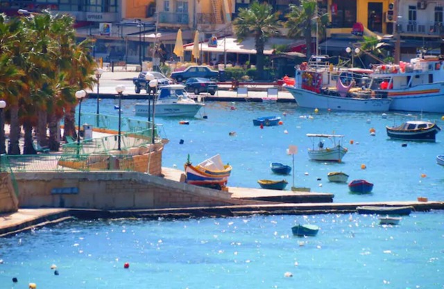 Apartment close to promenade and beach, with side sea-view