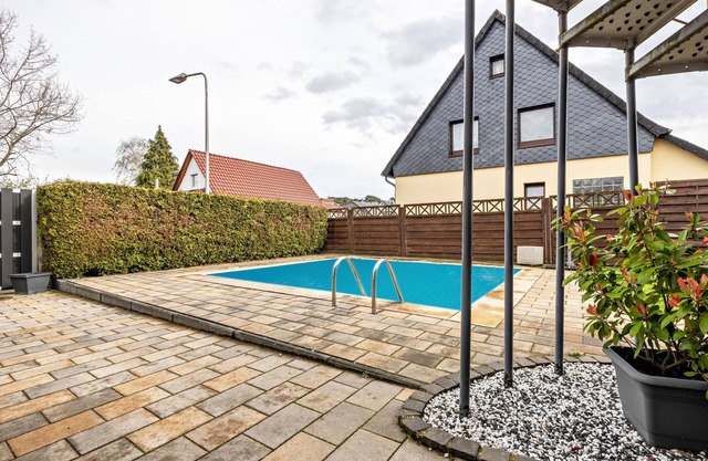 Apartment 'Dini's Ferienwohnung' with Shared Pool