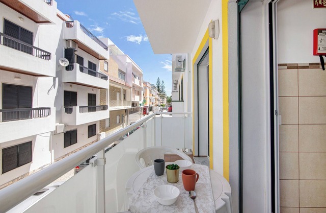 Apartment 'Dourado 1' with Balcony, Wi-Fi and Air Conditioning