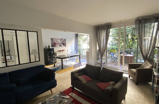 Apartment Eiffel Tower view