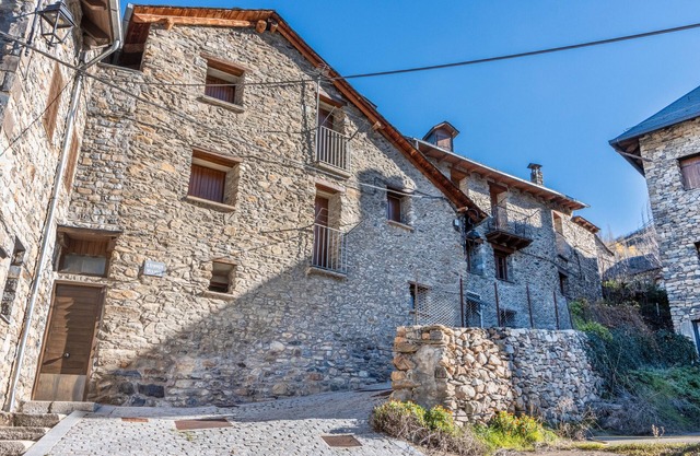 Apartment 'El Case' with Mountain View and Private Garden