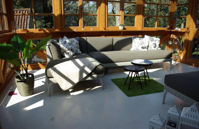 Apartment flooded with daylight, with a large conservatory and two balconies