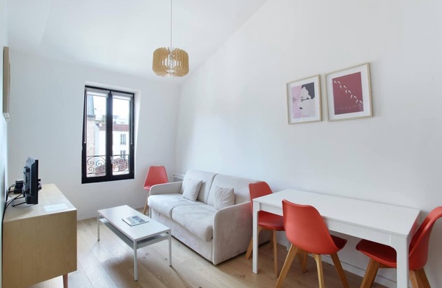 Apartment Boulogne facing "Les passages"