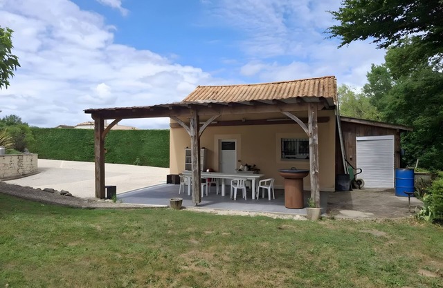 Apartment 'Le Repaire De Belette' with Private Terrace, Shared Garden and Wi-Fi