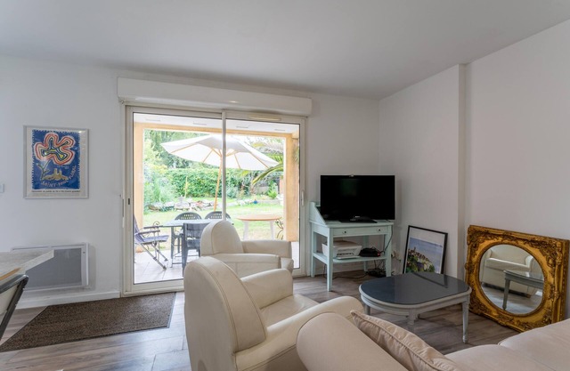 Apartment 'Un Temps Pour Soi' with Private Terrace, Private Garden and Wi-Fi