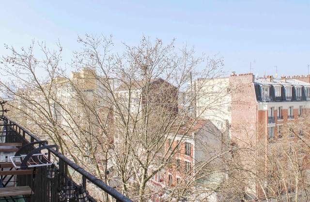 Apartment with balcony just outside Paris