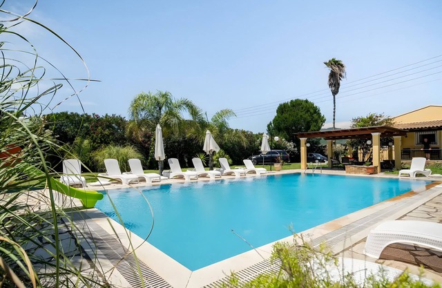 Apartment 'Frini One-Bedroom' with Shared Pool, Wi-Fi and Air Conditioning