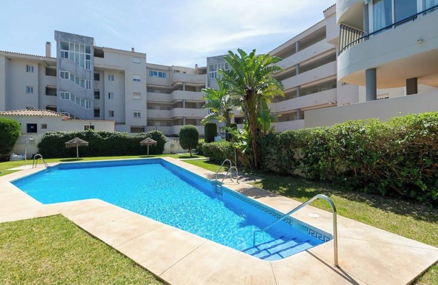 Apartment 'Fuengirola Los Pacos Vistamar' with Sea View, Wi-Fi and Air Conditioning