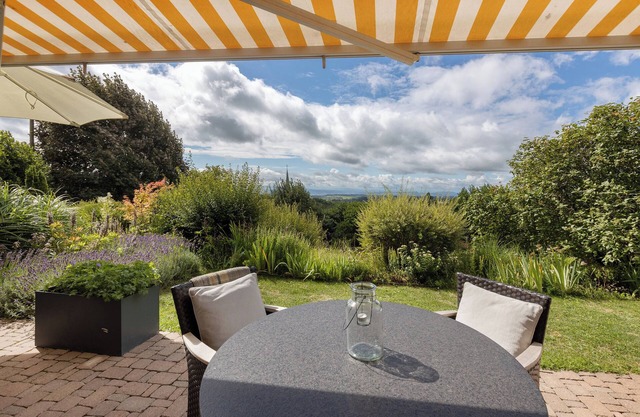 Apartment 'Garden Suite' with Mountain View, Private Terrace and Wi-Fi