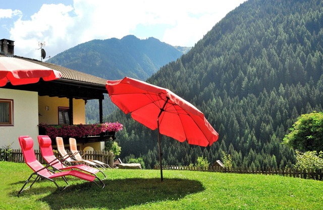 Apartment "Heiserhof - Apfel" with Mountain View, Terrace & Wi-Fi