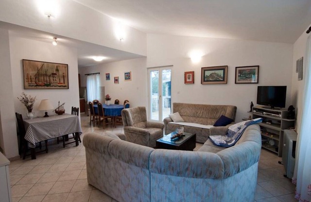 Apartment Vera (111051-A1) - Necujam - island Solta