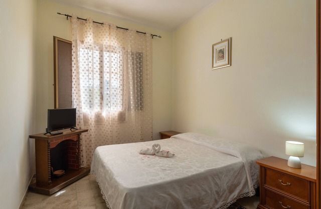 Apartment 'Il Gelsomino' with Terrace, BBQ & Wi-Fi