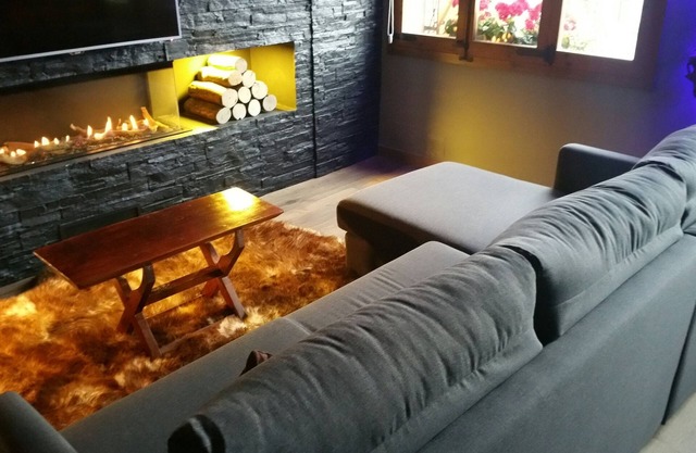 Apartment in center Borredà 4 places. Spectacular Rustic Design. Mountain views