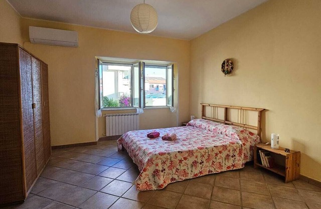 Apartment in central area with outdoor space 10 minutes from the airport