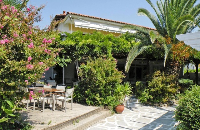 Apartment in Foura with a balcony or terrace