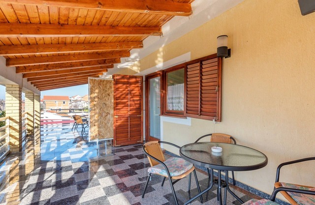 Apartment in Jasenice near Maslenica Beach