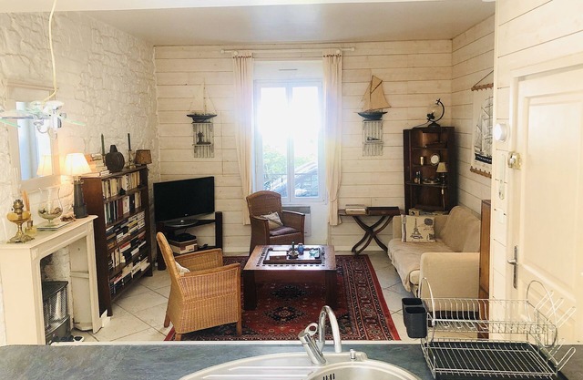 Apartment in Solidor. Calm and comfort. Beach at 50m. South-facing terrace.