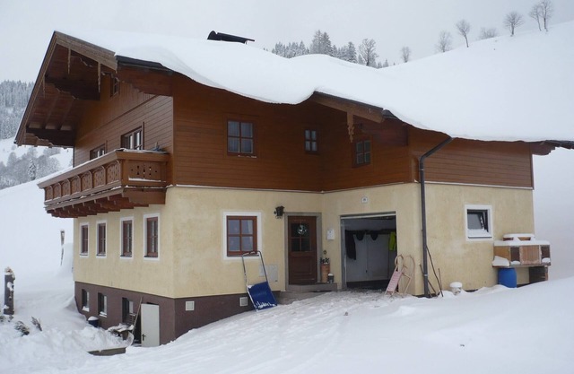 Apartment in Wagrain with Stunning Mountain Views
