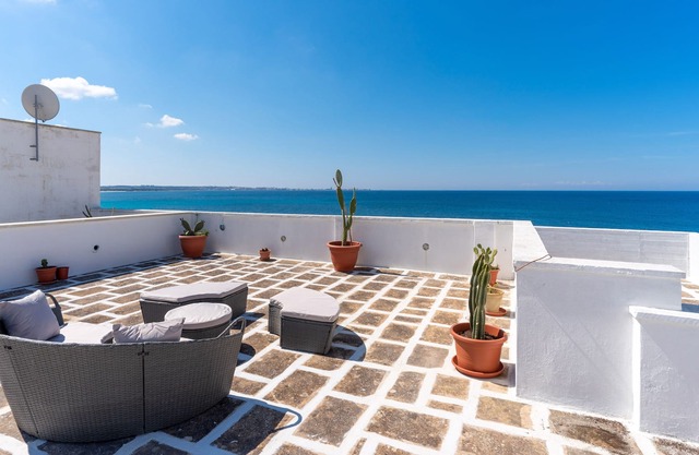 Apartment 'Respiro Del Mare 1' with Sea View, Wi-Fi and Air Conditioning