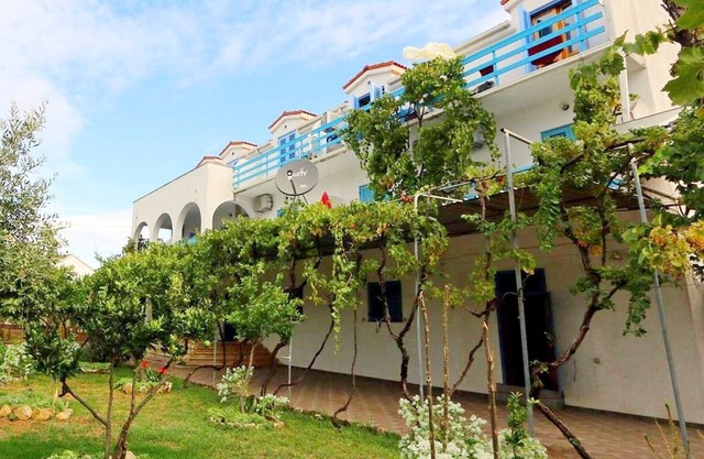 Apartment Ivan, (15679), Sucuraj, hr