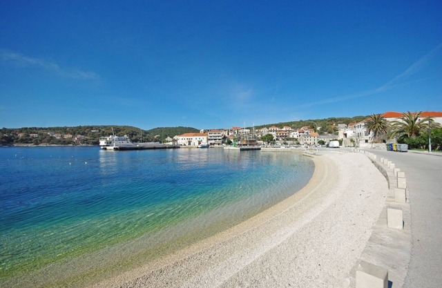 Apartment Jadrato - 100 m from sea: - Sumartin, Island Brac, Croatia