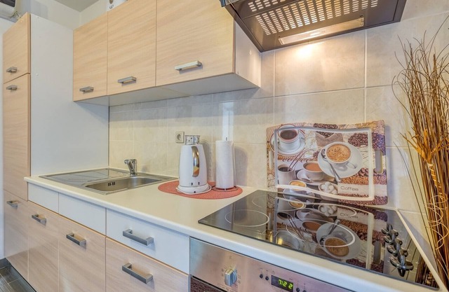 Apartment Kardumovic No.2 Brown with Garden View