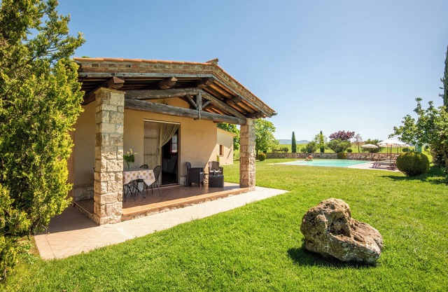 Apartment 'La Casina' with Shared Pool, Wi-Fi and Air Conditioning
