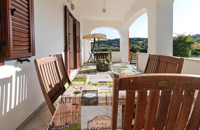 Apartment La Casa del Viale with A/C, Terrace & Garden