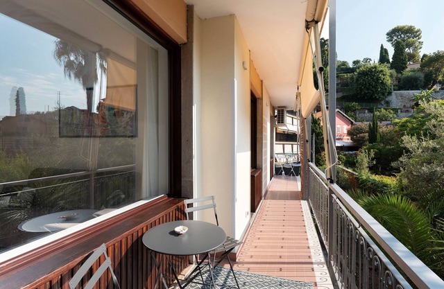 Apartment 'La Pergola Blu' with Sea View, Wi-Fi and Air Conditioning
