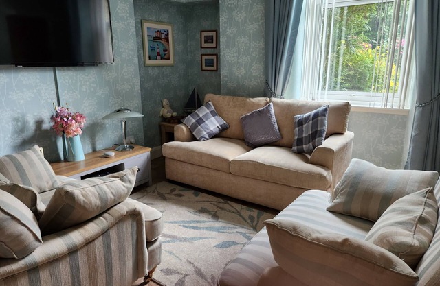 Apartment - Largs - Sleeps 4 - Pet Friendly