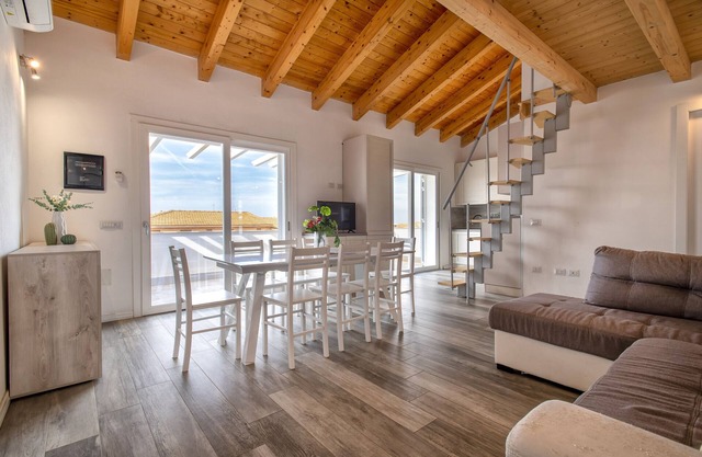 Apartment 'Le Palme's' with Balcony, Wi-Fi and Air Conditioning