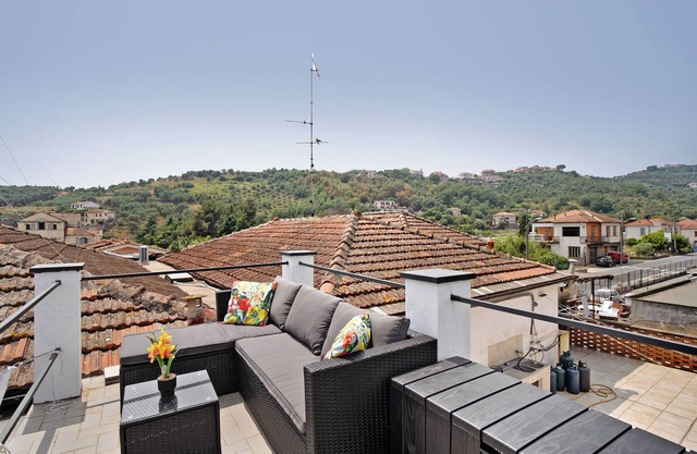 Apartment 'Leah' with Mountain View, Wi-Fi and Air Conditioning