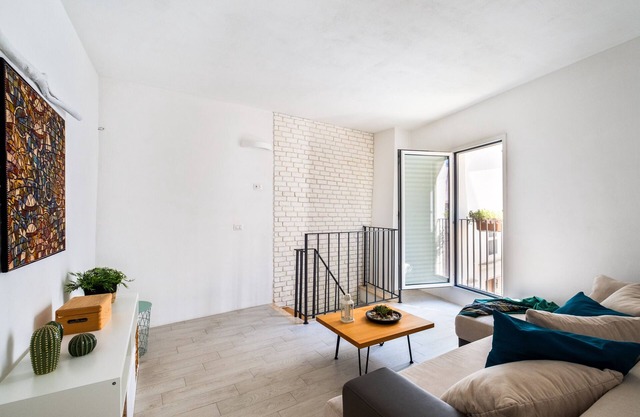 Apartment 'Leonardò, Non Solo Mare' with Shared Terrace and Air Conditioning