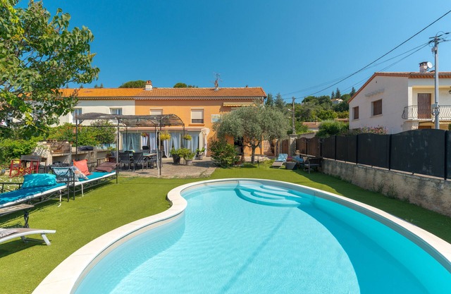 Apartment 'Les Cerisiers' with Shared Pool, Shared Terrace and Wi-Fi