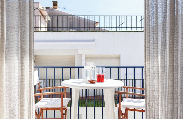 Apartment 'Llafranc 100 - Calle Coral' Close to the Beach with Wi-Fi, Garden & Balcony