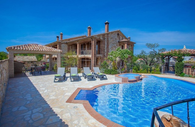 Apartment Manuel Ograde I with shared Pool