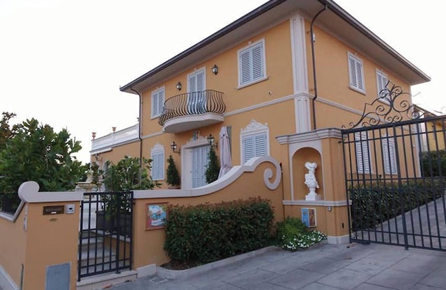 Apartment 'Manuela' with Shared Pool, Wi-Fi and Air Conditioning