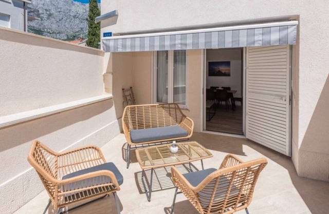 Apartment Mari - 40m from the beach: A1(4+2) - Makarska, Riviera Makarska, Croatia