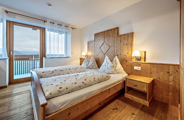 Apartment "Maurerhof Morgenrot" with Mountain View, Private Balcony & Wi-Fi