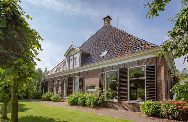 Apartment (max 4 pers) in renovated farmhouse within walking distance downtown Workum