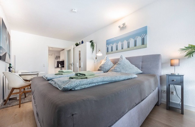 Apartment 'Meerzeit am Steinhuder Meer' with Balcony and Wi-Fi