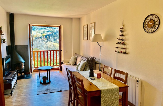 Apartment 'Mirador de la Neu' with Mountain View, Shared Garden and Balcony