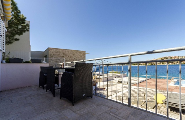 Apartment Mirjana (38571-A2) - Rogoznica