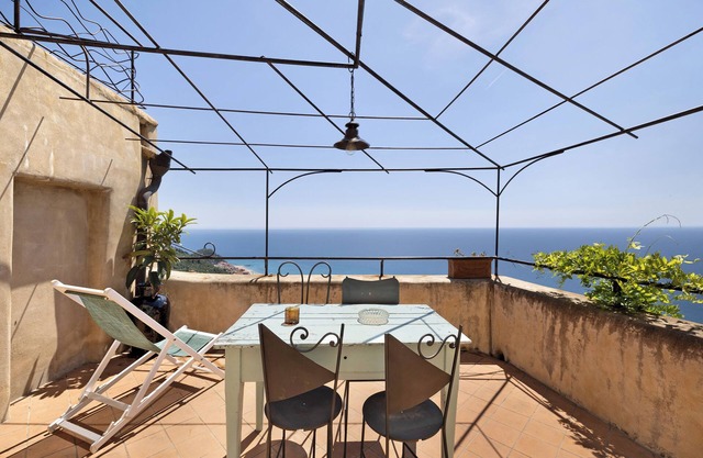 Apartment 'Nespolo' with Sea View, Wi-Fi and Air Conditioning