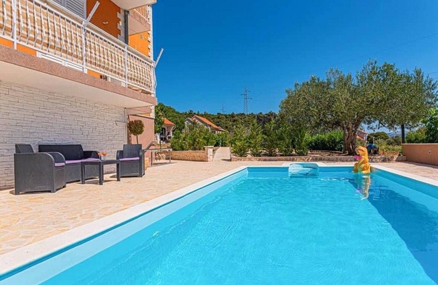 Apartment Niko - Two Bedroom Apartment with Swimming Pool