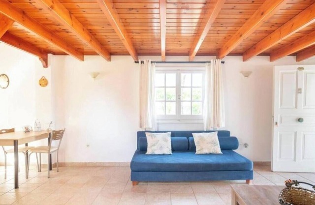 Apartment 'Niovi One-Bedroom Bungalow - Split' with Shared Pool, Wi-Fi and Air Conditioning